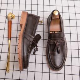 New Slip-On Thick Soled Casual Leather Shoes British Retro Round Head Handmade Leather Fringe Lazy Loafers Men