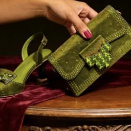 2026 INS Italian Design Olive Green Rhinestone Pointed-Toe Women’s High Heels with Matching Bag Set for Parties and Weddings