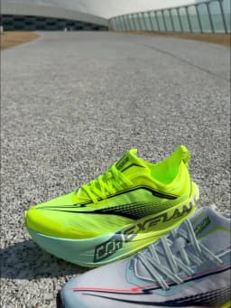 Carbon Fiber Board Running Shoes Suitable for Men's Marathon Shock-Absorbing Women's Ultra Light Chunta Sports Shoes