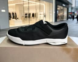 Comfy low-top casual sneakers, lightweight running shoes for men women, dance flat breathable ultra-light sport footwear.
