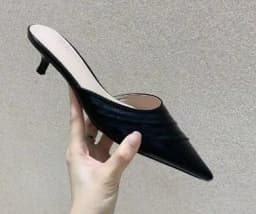 Brand Slippers Women Pointed Toe Slides Women Low Heel Mules Thin Heel Slippers Outdoor Flip Flops Pleated Shoes Female Sandals