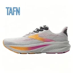 ：Shock-Absorbing Running Shoes with Ultra-Ventilated Mesh and High-Elastic Curved Sole, Suitable for Marathon Training and Long-Distance Jogging.