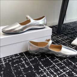 The new ballet flats allow you to showcase a lively and fashionable style while walking, adding a touch of fun to your steps