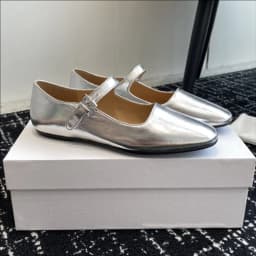 The new ballet flats allow you to showcase a lively and fashionable style while walking, adding a touch of fun to your steps