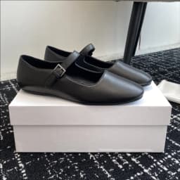 The new ballet flats allow you to showcase a lively and fashionable style while walking, adding a touch of fun to your steps