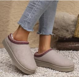 Women Winter New Cashmere Warm Thick Soles Without Heel-covered Hair Half Slipper Cotton Shoes Cashmere Warm Boots 