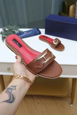 CH 2025 Summer New Women's Leisure Sandals Women's Slippers Simple Solid Colour Design Daily Style Fashion Women's Slippers