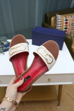 CH 2025 Summer New Women's Leisure Sandals Women's Slippers Simple Solid Colour Design Daily Style Fashion Women's Slippers