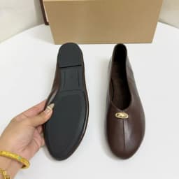 Soft Leather Women Ballet Flats Metal Decoration Retro Round Toe Lightweight Shallow Comfortable Office Work Ladies Shoes