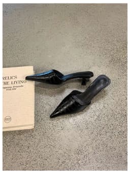 2026 Woman Slippers Pointed Toe Outside Dress Sandals Slides Mules Low Heel Shoes For Women Comfortable Luxury Korea Style Pumps