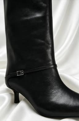 British Style Black Soft Leather Knee Boots Women Luxury Buckle Kitten Heel Designer Boots Sexy Pointed Toe Botas Invierno Mujer