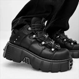 Punk Style Man Platform Shoes Lace-Up Round Toe Thick Bottom Boots Fashion Women Gothic Metal Decoration Casual Shoes 2026 New