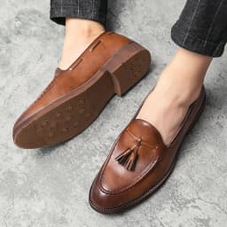 New High Quality Pointed Casual Leather Shoes Men's Wedding Shoes Bullock Fringe A Slip-On Beef Sole Stylist Fashion Shoes