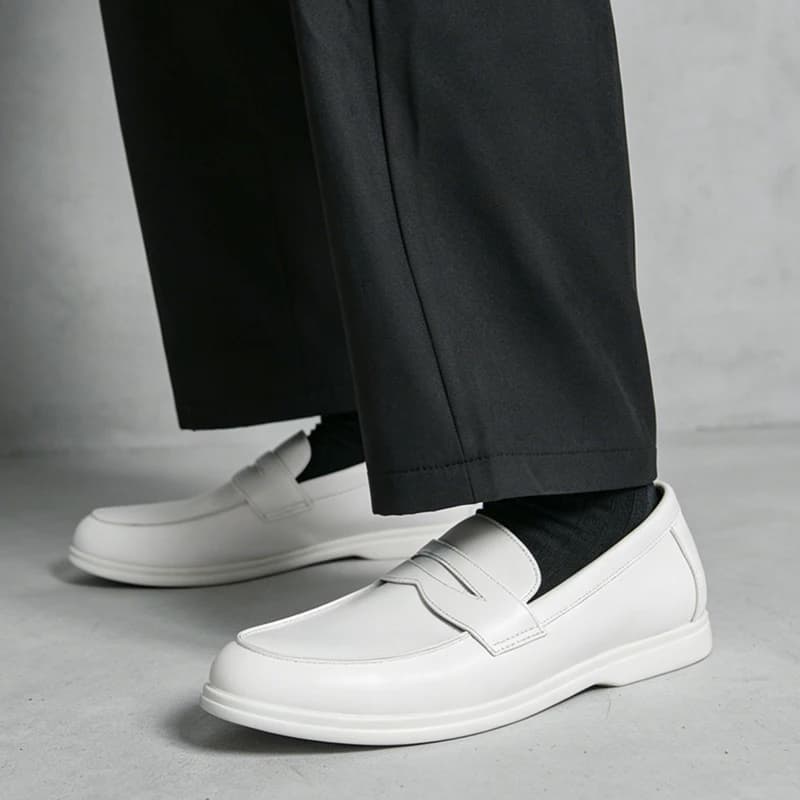 Classic Black and White Men's Comfortable Anti Slip Casual Loafers Fashionable Spring New Men's Breathable Casual Leather Shoes
