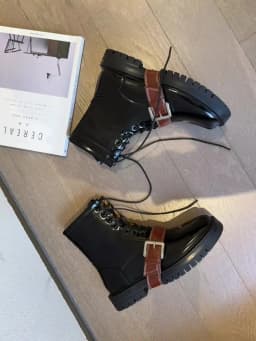 Tabi boots for men's autumn and winter casual short leather boots unisex lace up high cut split toe leather shoes for women