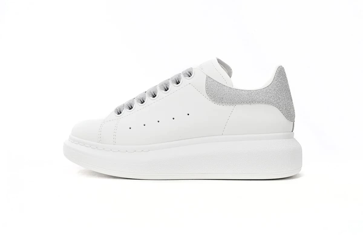 White Sneakers, Perfect for Skateboarding, Casual Sports, And Everyday Wear. Lightweight with a Soft Sole, Suitable fo
