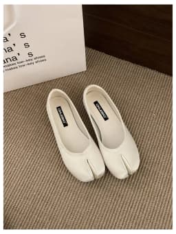 2026 Fashion Tabi Ninja Shoes Woman Flats Ballet Split Toe Ballerinas Ladies Round Heeled Loafers Tacones Female Moccasins Mujer