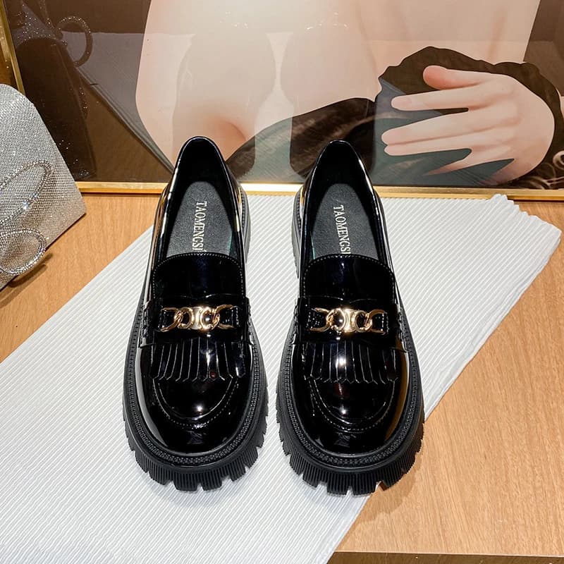 Retro British-style loafers with tassels, chunky heels, thick soles, and height-increasing features for women