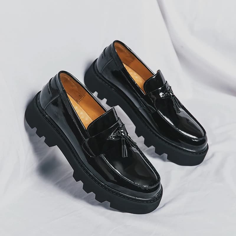 Large size glossy gentleman breathable leather shoes for formal wear, round toe thick soled high rise men's loafers