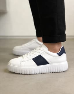 Men’s White Sneakers Lace-Up Casual Shoes Contrast Stripe Lightweight Comfortable Low Top Fashion Walking Shoes
