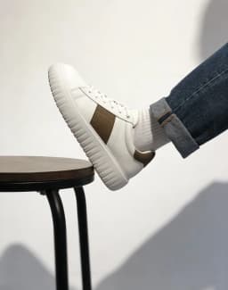 Men’s White Sneakers Lace-Up Casual Shoes Contrast Stripe Lightweight Comfortable Low Top Fashion Walking Shoes