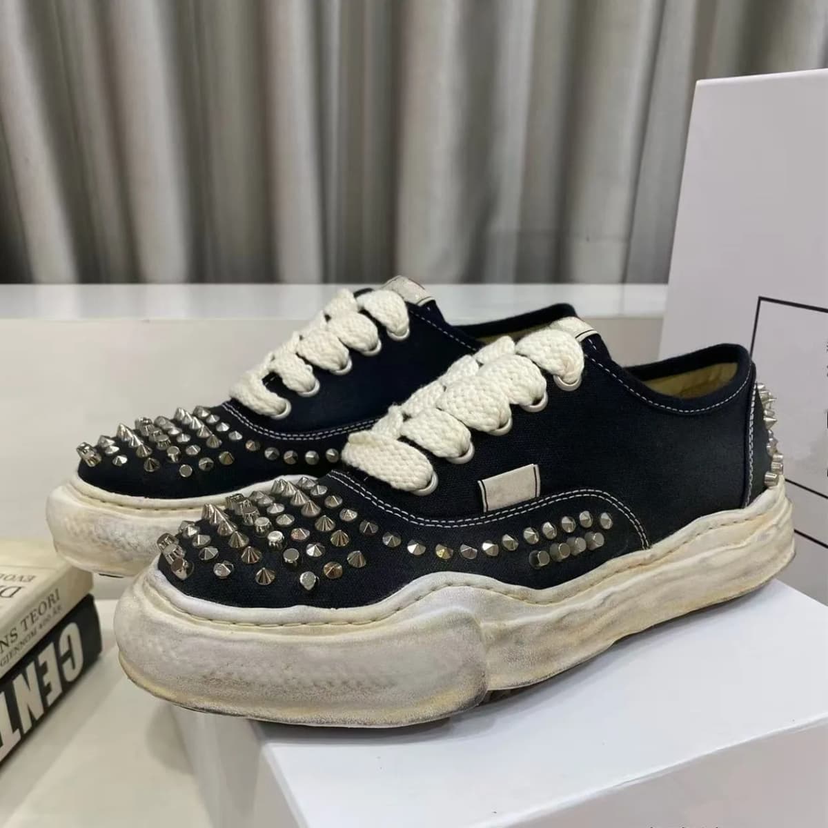 2026 summer rivet fashion casual trend lace up rhinestone low top board shoes sports shoes women's thick sole