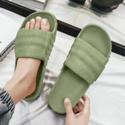 Unisex Couple Summer Soft Home Slippers Non‑Slip Flat Solid‑Color Sandals Flip‑Flops for Men Women Indoor Bathroom Hotel Household Footwear