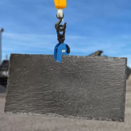2T/4409.25lbs Vertical Plate Clamp Steel Plate Lifting Jaw Opening Up for Lifting and Transporting Grip Range 0-25mm/0-0.98in
