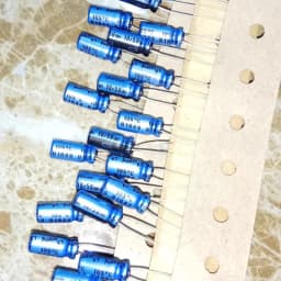 10Pcs/100Pcs Original Nichicon AUDIO KT Series 5X11mm 50V10uF Audiophile Electrolytic Capacitors 105 degrees