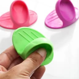 2PCS Silicone Insulated Finger Covers Oven Microwave Insulated Gloves High Temperature Resistant Thickened Insulated Mat Gift