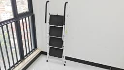 4 Step Ladder with Folding Safety Ramp - Non Slip Heavy Duty 150kg Load Capacity - Adult Steel Step Stool for Home Kitchen Garag