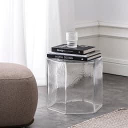 Nordic Light Luxury Glass Coffee Table Living Room Simple Modern Small Apartment Bedside Coffee Table Decoration Ornaments