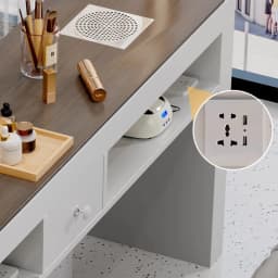 Profesional Modern Nail Desk With Light Luxury Trendy Elegant Nail Table Italian Premium Table De Manucure Salon Furniture