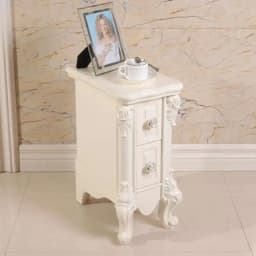Luxury European Night Table Nordic Aesthetic Unique Italian Nightstand Advanced Sense High-end Criado Mudo Home Furniture