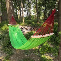 The Hammock Outdoor Ice Wire Mesh Hole Swing and Curved Rod Are Stable Sturdy and Have Good Load-bearing Capacity
