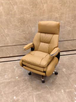 Electric Massage Office Chair, Reclining From 90-160°, with Button Control for Micro-vibration Massage, Suitable for Office Use.