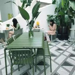 Modern Simple Courtyard Outdoor Tables and Chairs Milk Tea Shop Cafe Wrought Iron Color Outdoor Tables and Leisure Beach Chairs