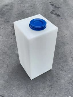 60L PE Plastic Square Water Tank for Food Trucks and RVs Large-Capacity Household Water Storage Barrel with Lid