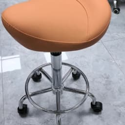 Ergonomic Leather Saddle Bar Stool with Swivel Seat Backrest And Roller Casters Adjustable Height for Home Kitchen Island Counte