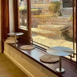 โInstagrammable Wall-Mounted Cafe Table Tea Shop Round Tables Metal Space-saving Dining Table Indoor Commercial Furniture