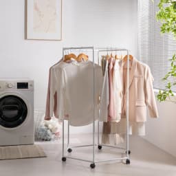 Metal 360-Degree Rotating Wardrobe Storage Rack, Freestanding 6-Rod Clothes Rack with Wheels, Space-Saving Bedroom Dormitory Wardrobe, Easy to Assemble Durable Metal Frame, Mobile Clothes Rack, Minimalist Style Wardrobe, Home Storage Solution