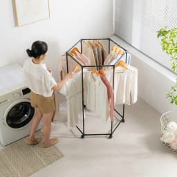 Metal 360-Degree Rotating Wardrobe Storage Rack, Freestanding 6-Rod Clothes Rack with Wheels, Space-Saving Bedroom Dormitory Wardrobe, Easy to Assemble Durable Metal Frame, Mobile Clothes Rack, Minimalist Style Wardrobe, Home Storage Solution