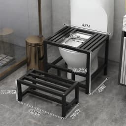 The toilet seat is changed to a squatting toilet squatting pit artifact. The toilet seat is changed to a squatting toilet
