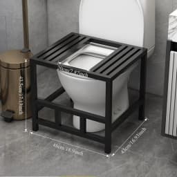 The toilet seat is changed to a squatting toilet squatting pit artifact. The toilet seat is changed to a squatting toilet