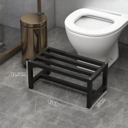The toilet seat is changed to a squatting toilet squatting pit artifact. The toilet seat is changed to a squatting toilet