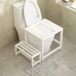 The toilet seat is changed to a squatting toilet squatting pit artifact. The toilet seat is changed to a squatting toilet
