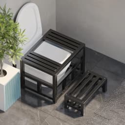 The toilet seat is changed to a squatting toilet squatting pit artifact. The toilet seat is changed to a squatting toilet