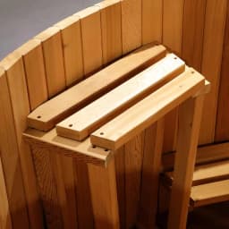 Large Solid Wood Outdoor Hot Tub, Round Bathtub, 6-Person Hot Tub Made of Fired Wood