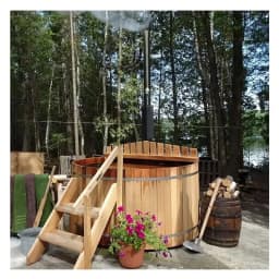 Large Solid Wood Outdoor Hot Tub, Round Bathtub, 6-Person Hot Tub Made of Fired Wood