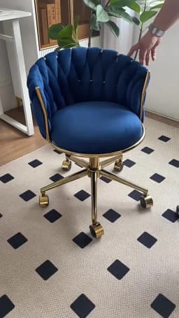 Luxury Makeup Chair with Adjustable Height, Swivel Vanity Stool for Bedroom Salon